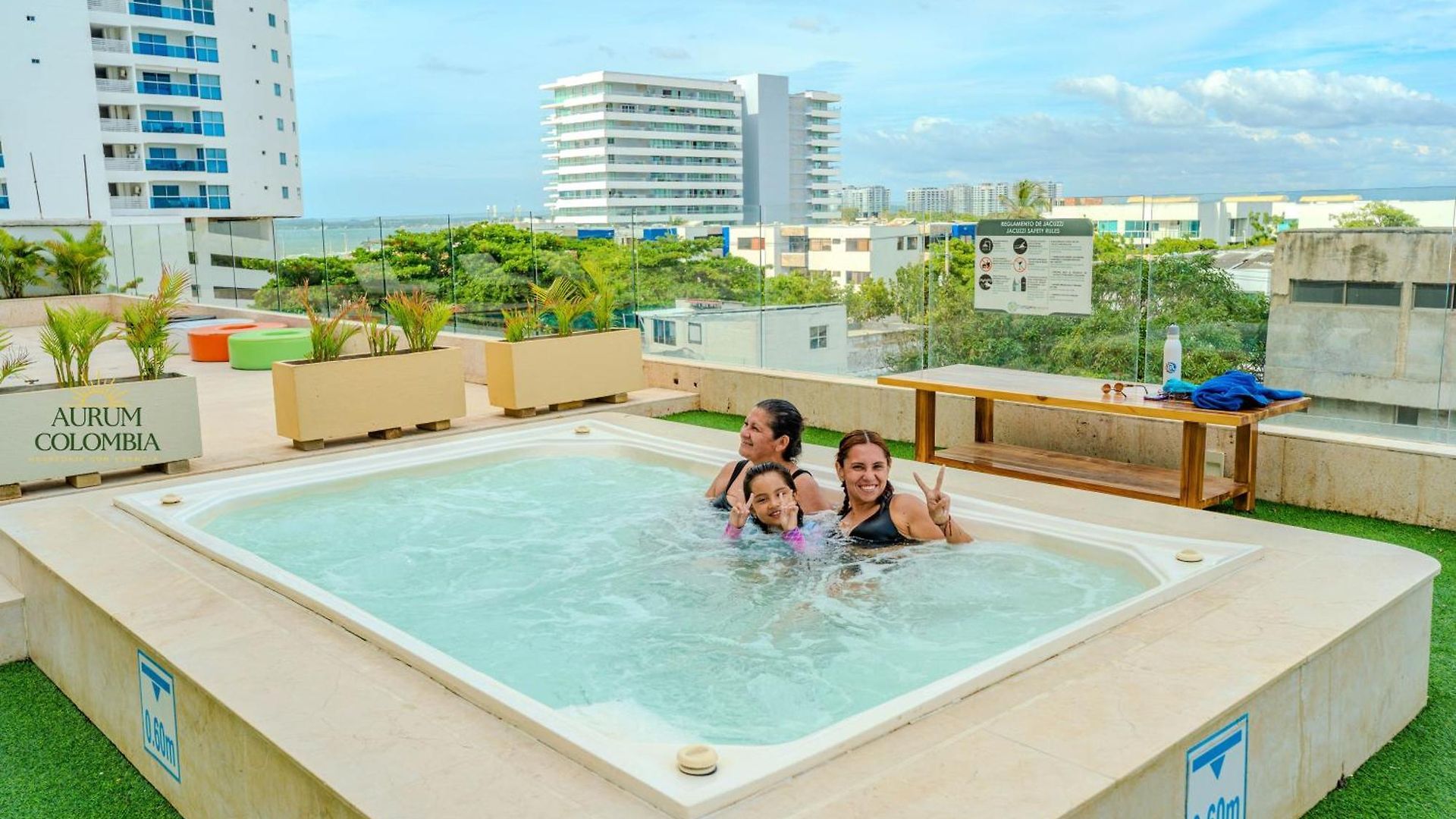 Hermoso De Lujo Con Piscinas Jacuzzi Y Baño Turco 10 24 *
