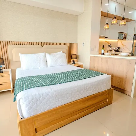 Hermoso De Lujo Con Piscinas Jacuzzi Y Baño Turco 10 24